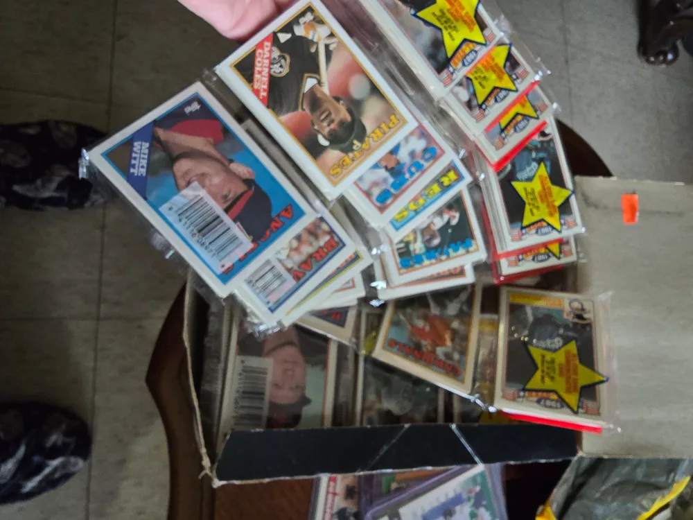 Hockey and Baseball Card Lot -  Multiple Players & Brands image indicator(4)