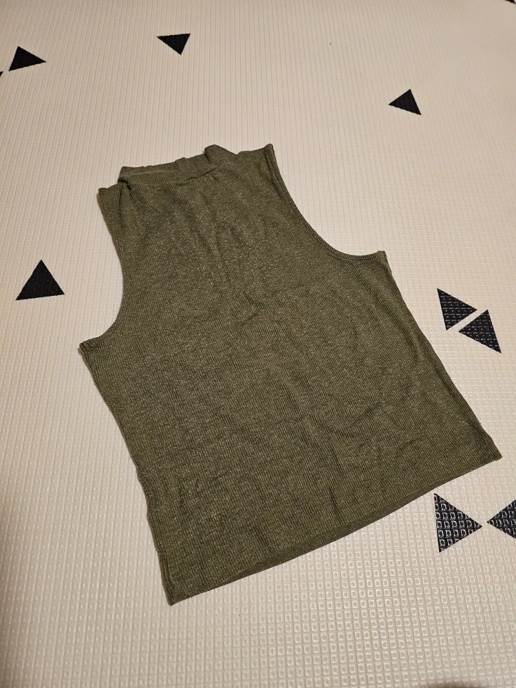 Olive Green Mock Neck Sleeveless Crop Top image indicator(2)