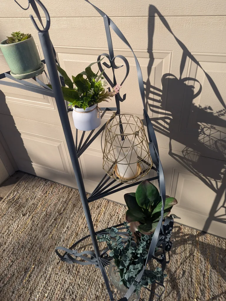 Metal Plant Stand image indicator(3)