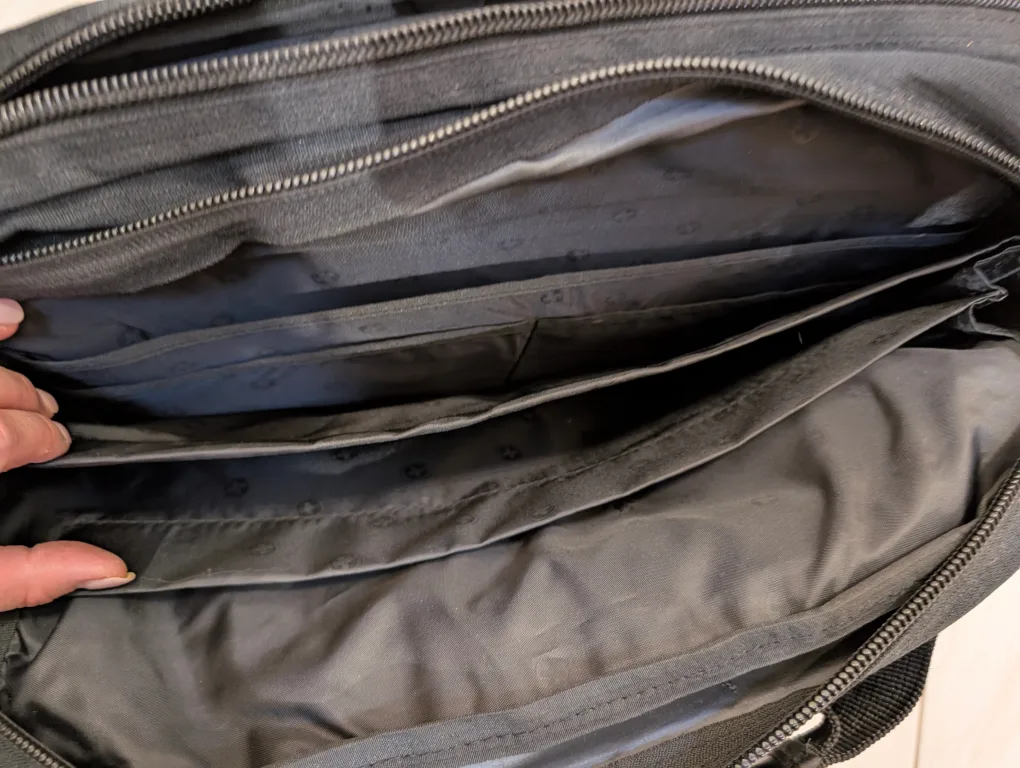 SwissGear Black Laptop Shoulder Bag image indicator(2)