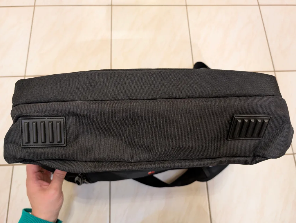 SwissGear Black Laptop Shoulder Bag image indicator(3)