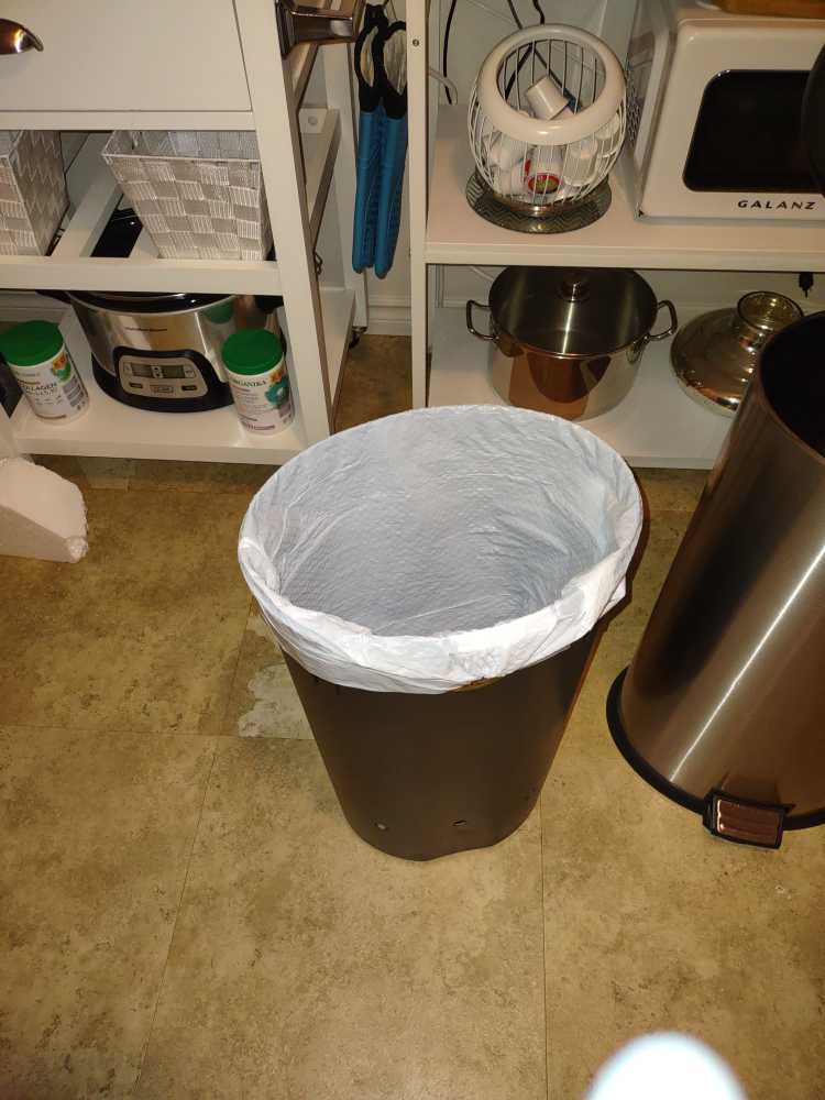 Stainless Steel Step Trash Can with Black Inner Bucket - photo 3