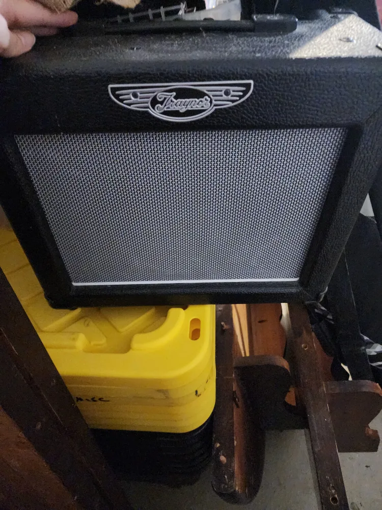 Traynor Amp Guitar Amplifier and gibsons electric guitar image indicator(5)