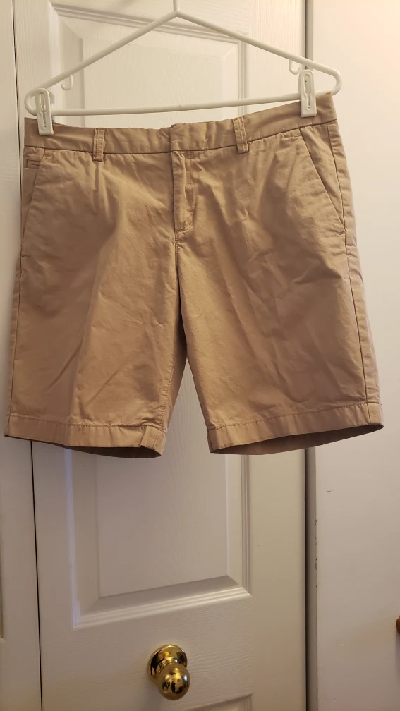 Women's UNIQLO Beige Cotton Shorts Size M