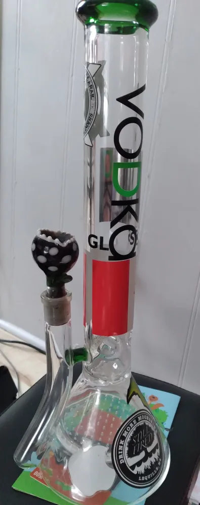 Vodka Glass Beaker Bong image indicator(2)