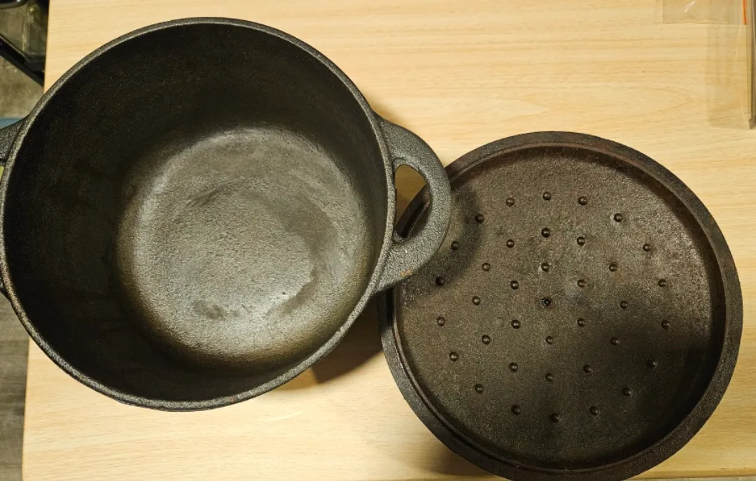 Cast Iron Dutch Oven with Lid image indicator(2)