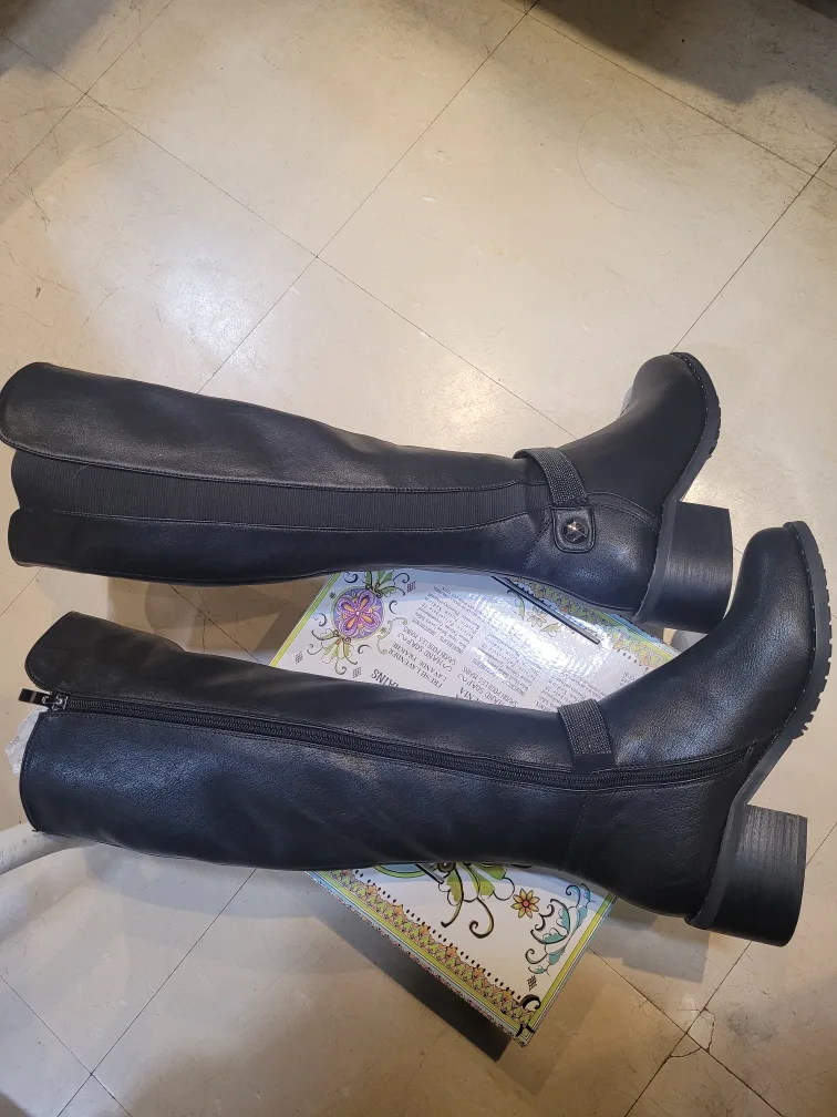 Black luxury  brand Boots image indicator(4)