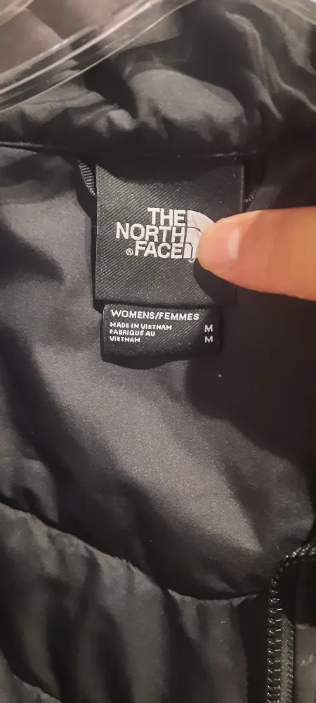 The North Face Women's Size Medium Black Puffer Jacket image indicator(3)