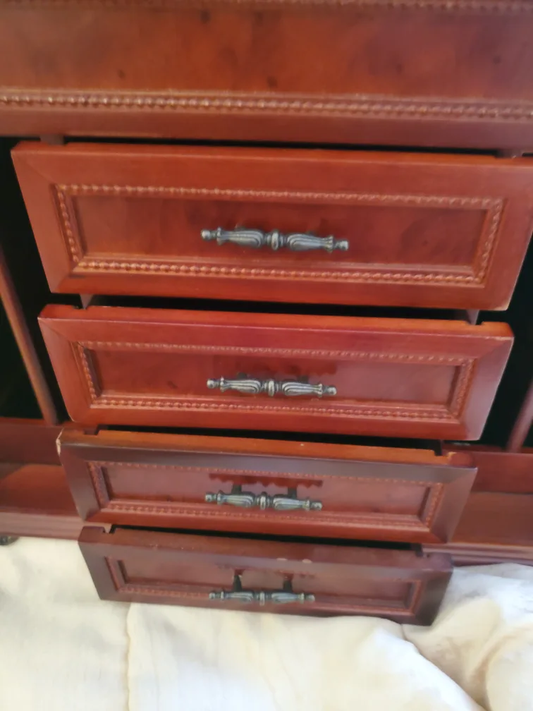 LARGE VINTAGE WOODEN JEWELRY BOX image indicator(4)