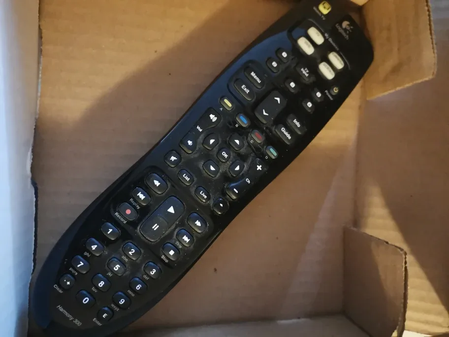 Logitech Harmony 659 Advanced Universal Remote image indicator(2)