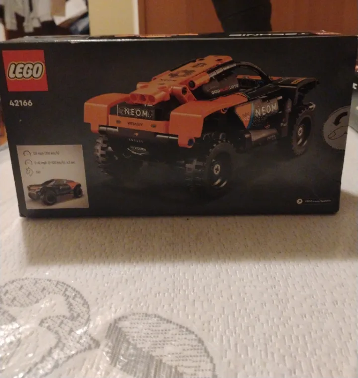 LEGO Technic 42166 NEOM McLaren Extreme E Race Car image indicator(3)