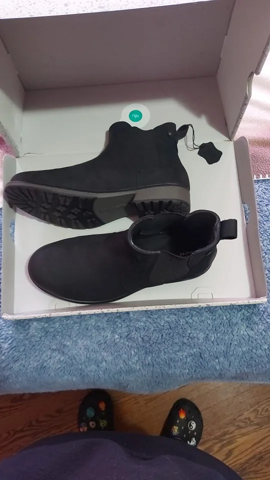 WOMEN'S BLACK BOOTS image indicator(3)