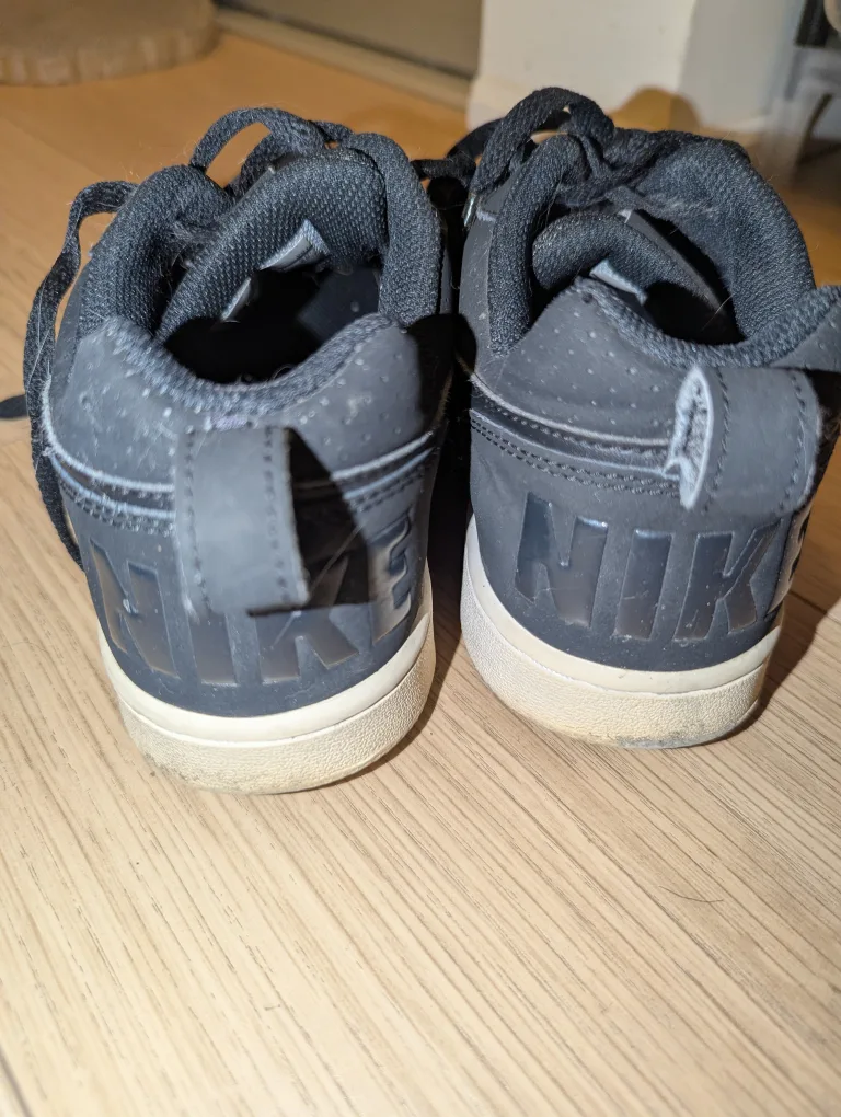 Nike Size 8W Sneakers image indicator(2)