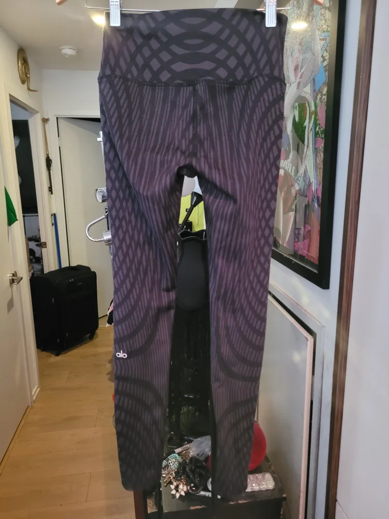 Alo Yoga High-Waisted Leggings - Size Small image indicator(2)