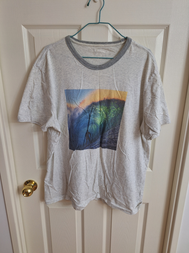 Men's Grey T-Shirt with Wave Graphic