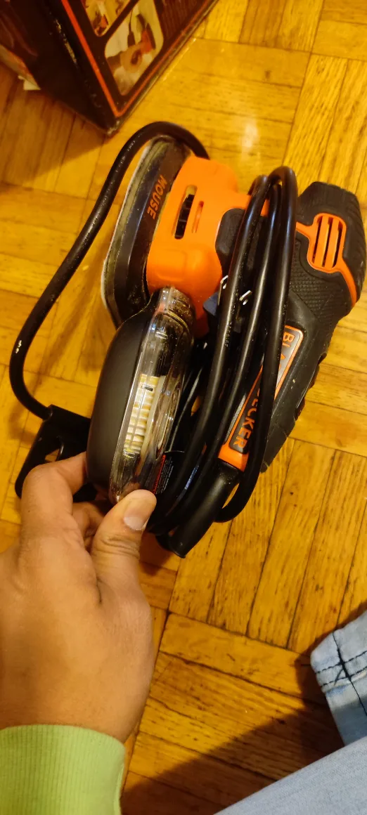 Black+Decker Mouse Detail Sander with extra sandpaper image indicator(3)