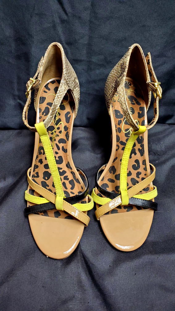 Jessica Simpson Women's Patent Leather Dress Shoes – SIZE 8