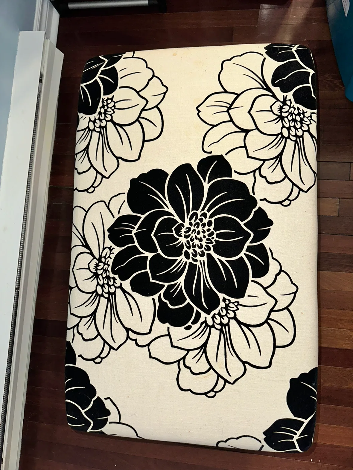 Black and White Floral Storage Chest image indicator(3)