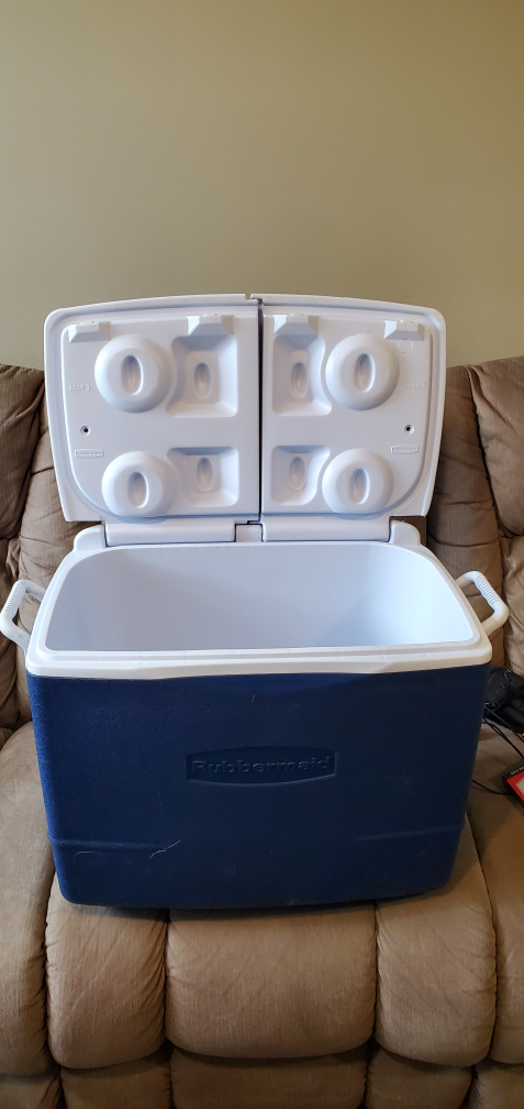 Rubbermaid Cooler - photo 2