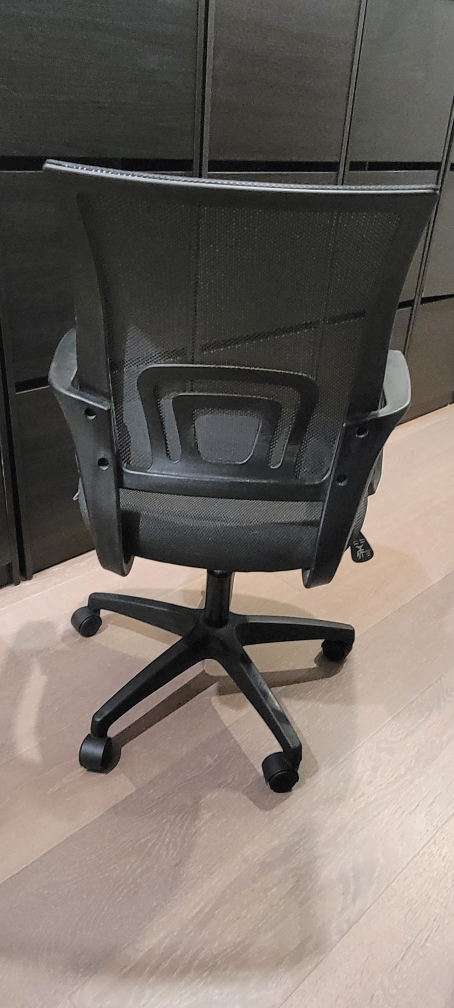 Black Mesh Office Chair - photo 2