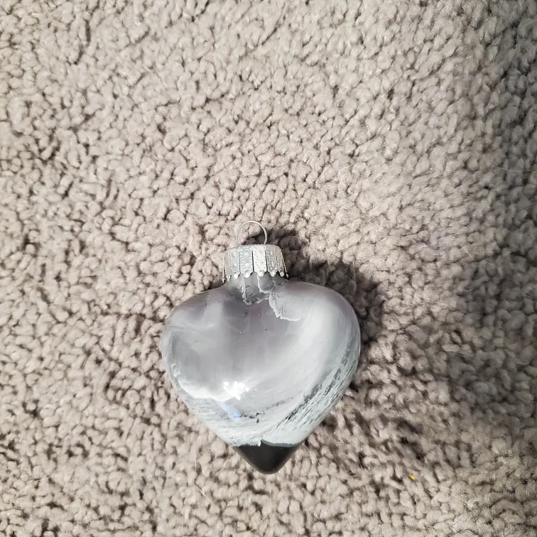 Set of 4 Heart-Shaped Glass Ornaments image indicator(4)