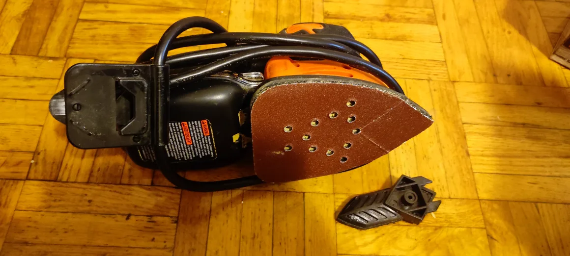 Black+Decker Mouse Detail Sander with extra sandpaper image indicator(7)