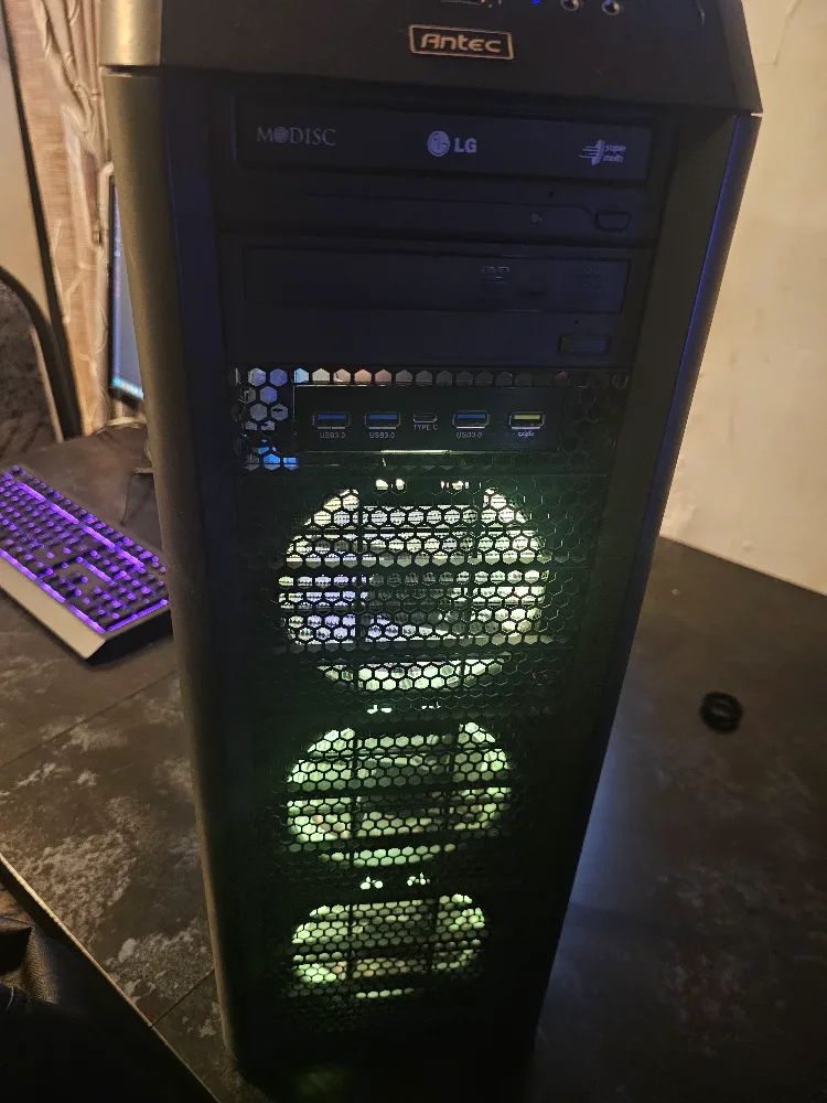 Gaming PC Setup - Monitor, Keyboard, Tower image indicator(7)