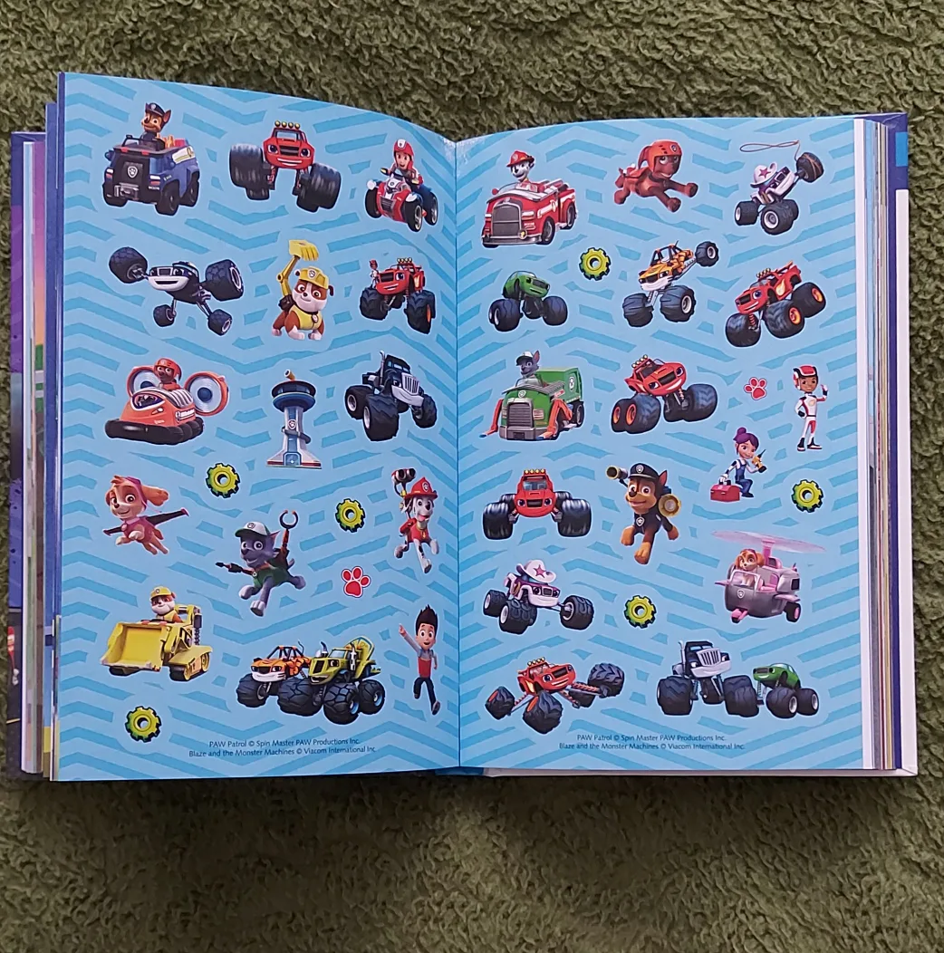 Roll Together - Book+Stickers+Posters image indicator(3)