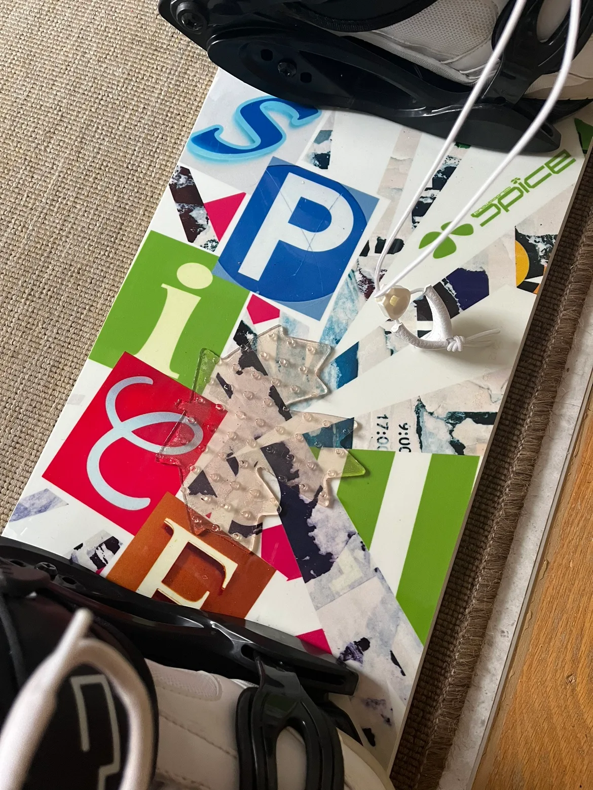 Ladies/ Girl's Snowboard with Bindings and boots image indicator(2)