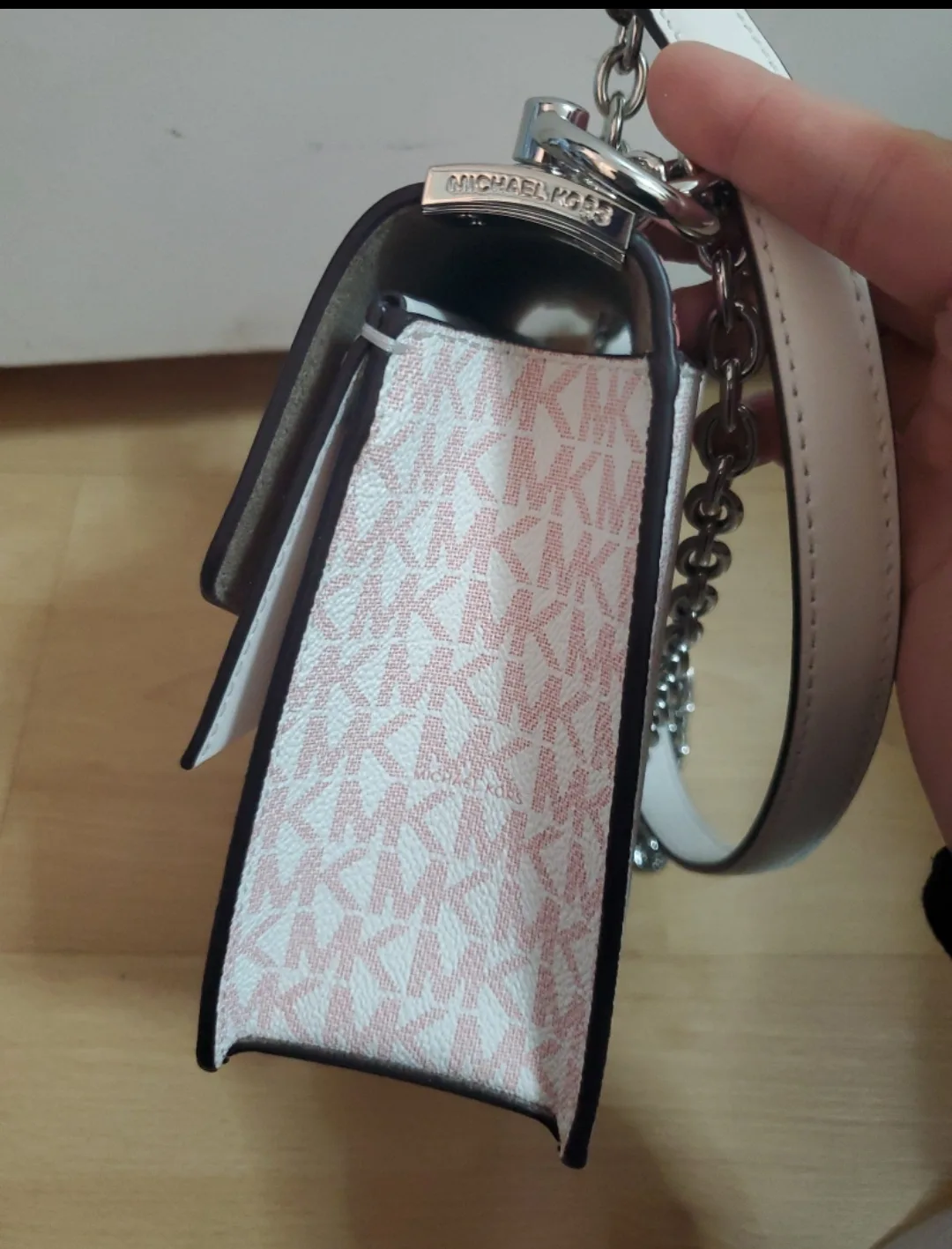 Michael Kors Greenwich leather crossbody bag image indicator(7)