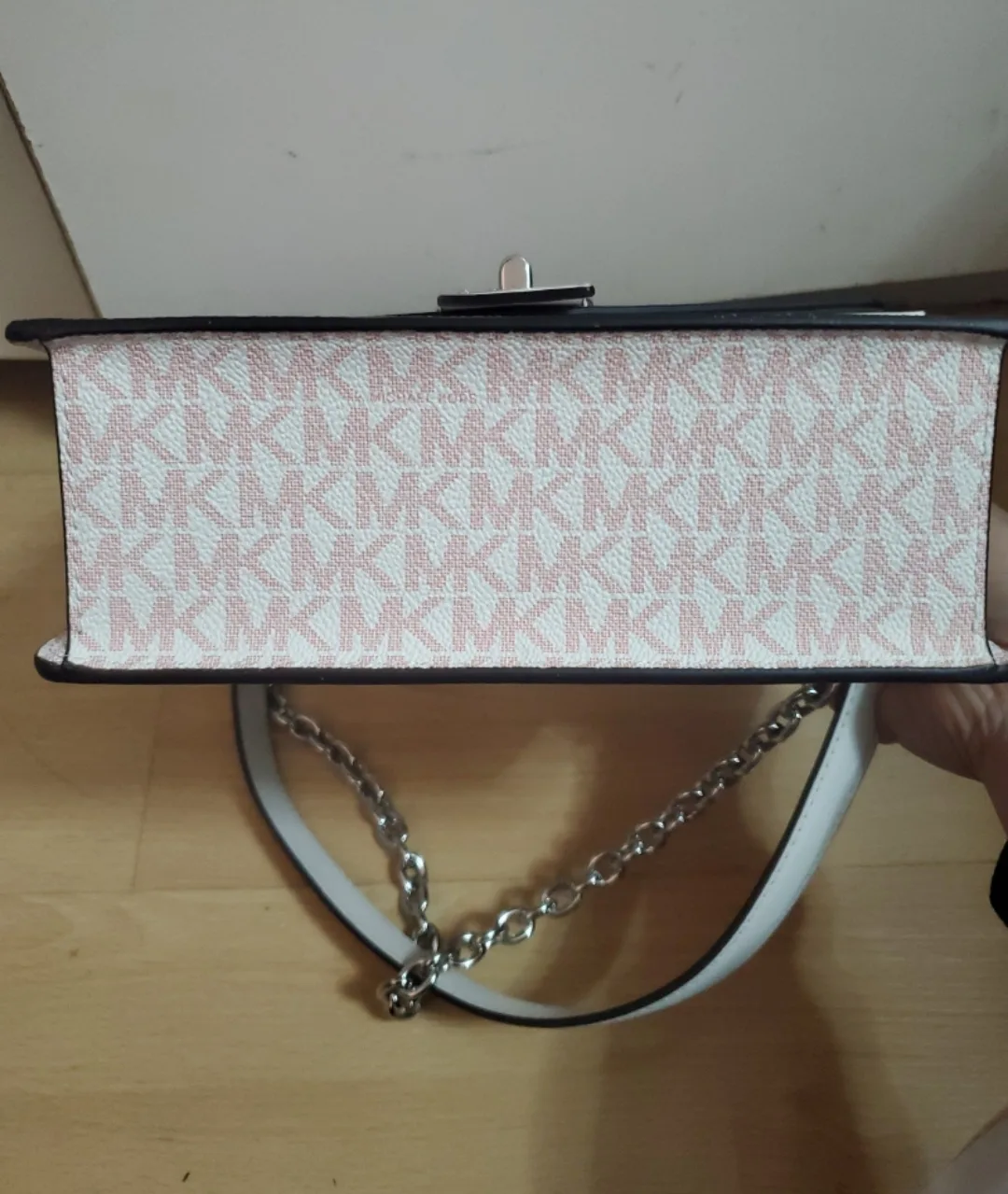 Michael Kors Greenwich leather crossbody bag image indicator(8)