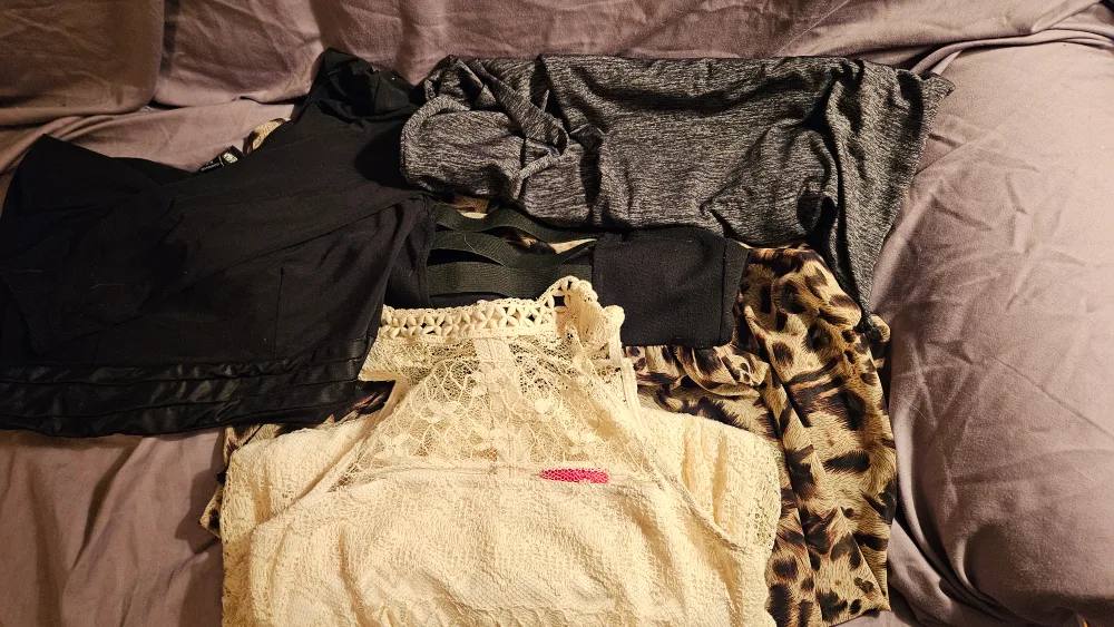 Women's Clothing Bundle image indicator(4)