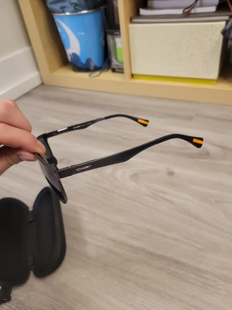 Older Oakley Men Sunglasses - Like New image indicator(3)