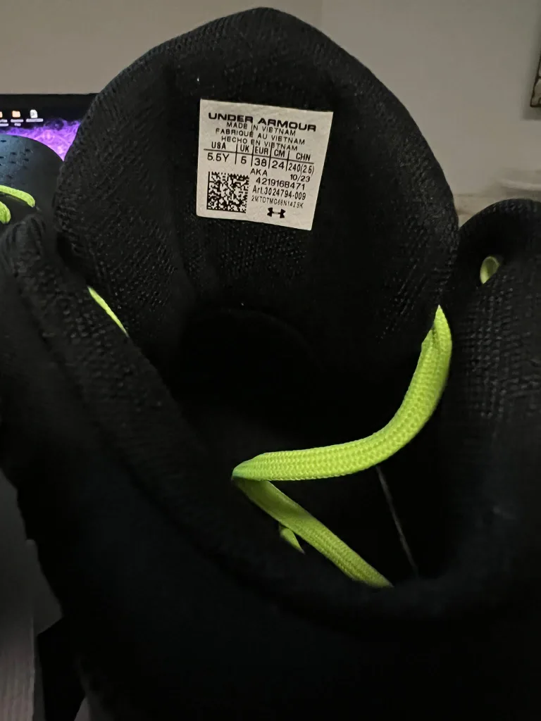 Under Armour Boys' Basketball Shoes image indicator(4)