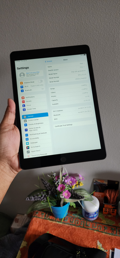 iPad 8th Generation - 32GB - Space Grey - photo 4