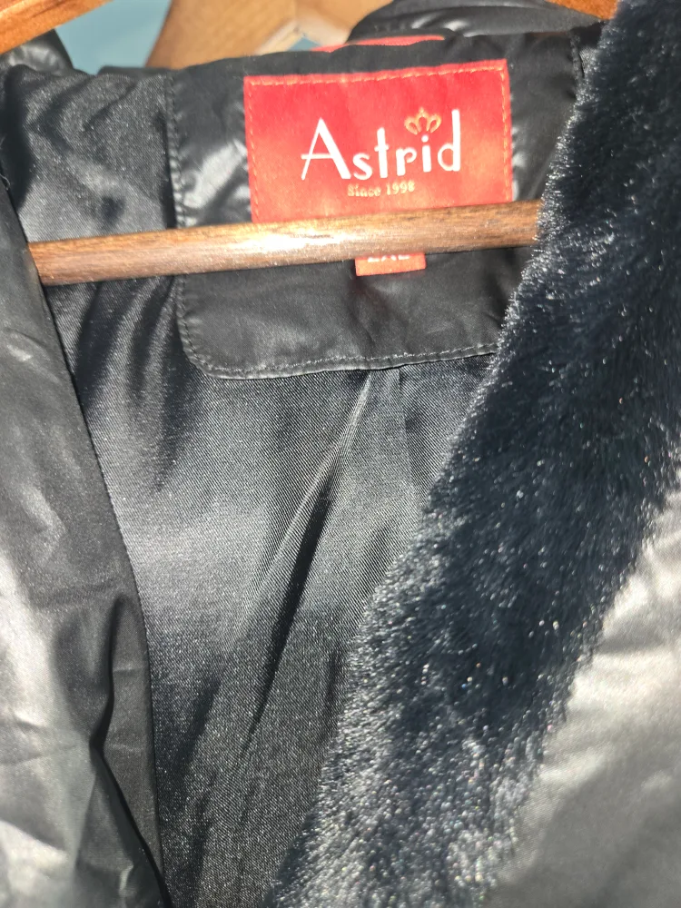 Astrid Black Down-Filled Puffer Coat with Faux Fur Trim - Size L image indicator(4)