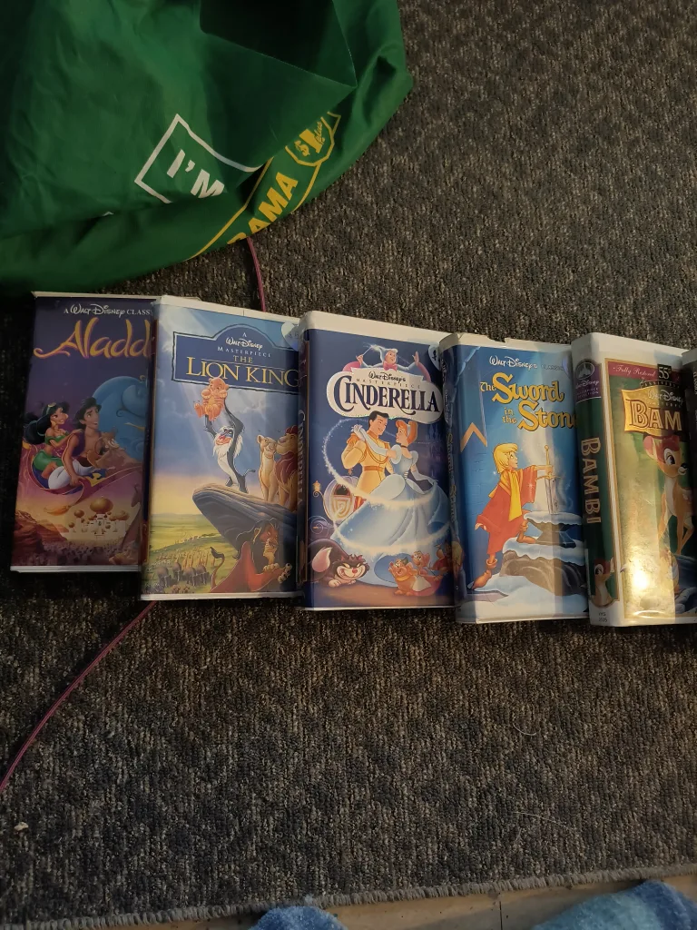 Disney VHS Movies - Bundle of 7 image indicator(2)