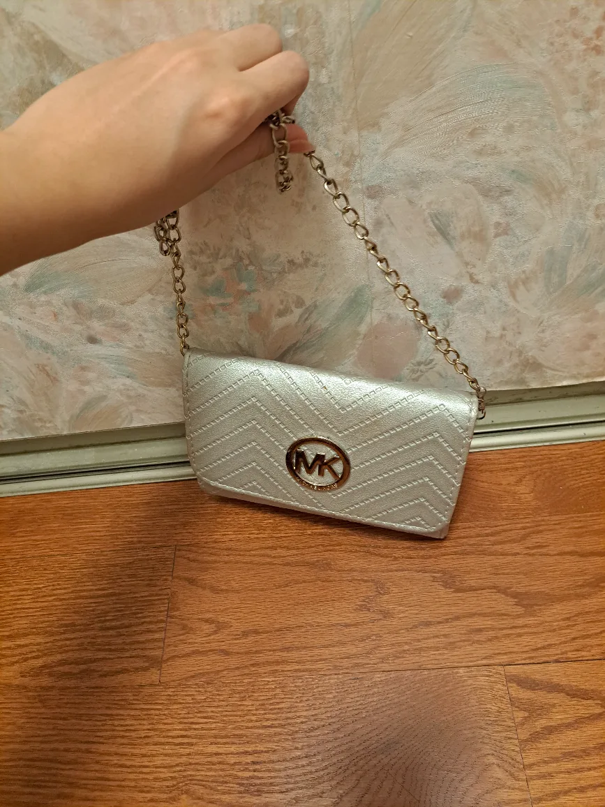 Michael Kors Silver Chain Wallet image indicator(2)