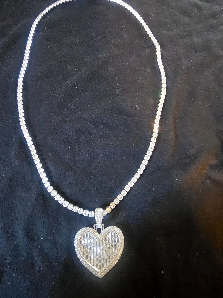 Stunning Silver Iced-Out Heart Pendant Necklace image indicator(2)
