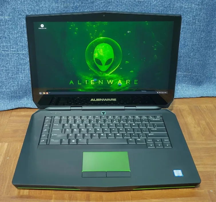 Alienware 15 R2 UHD 2.6GHz i7-6700HQ 16GB RAM 1TB SSD  GTX 970M thumbnail