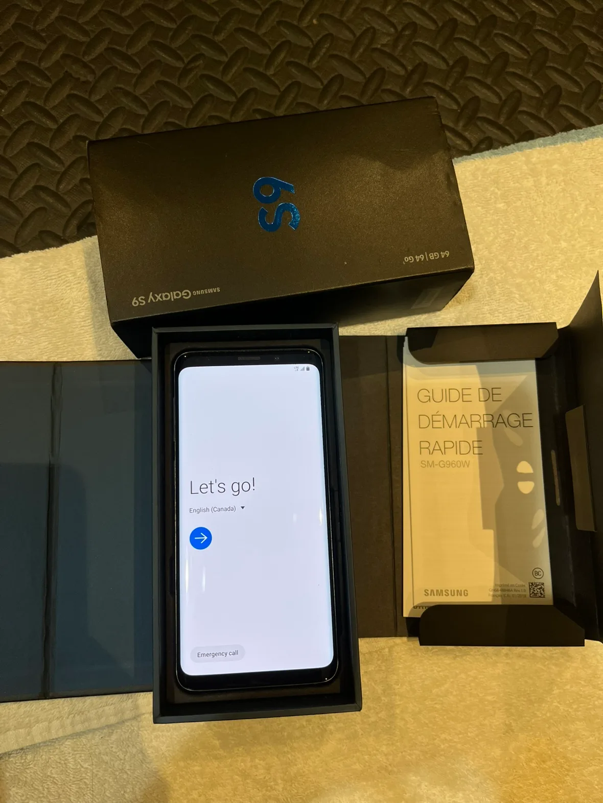 Samsung Galaxy S9 Smartphone  + 2 new cases - BNIB image indicator(3)