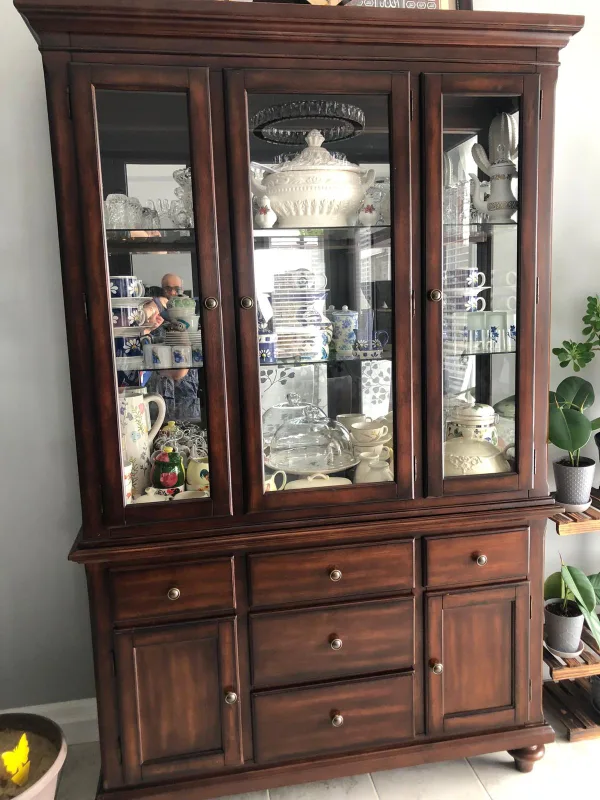 Beautiful Dark Brown Wooden China Cabinet image indicator(2)