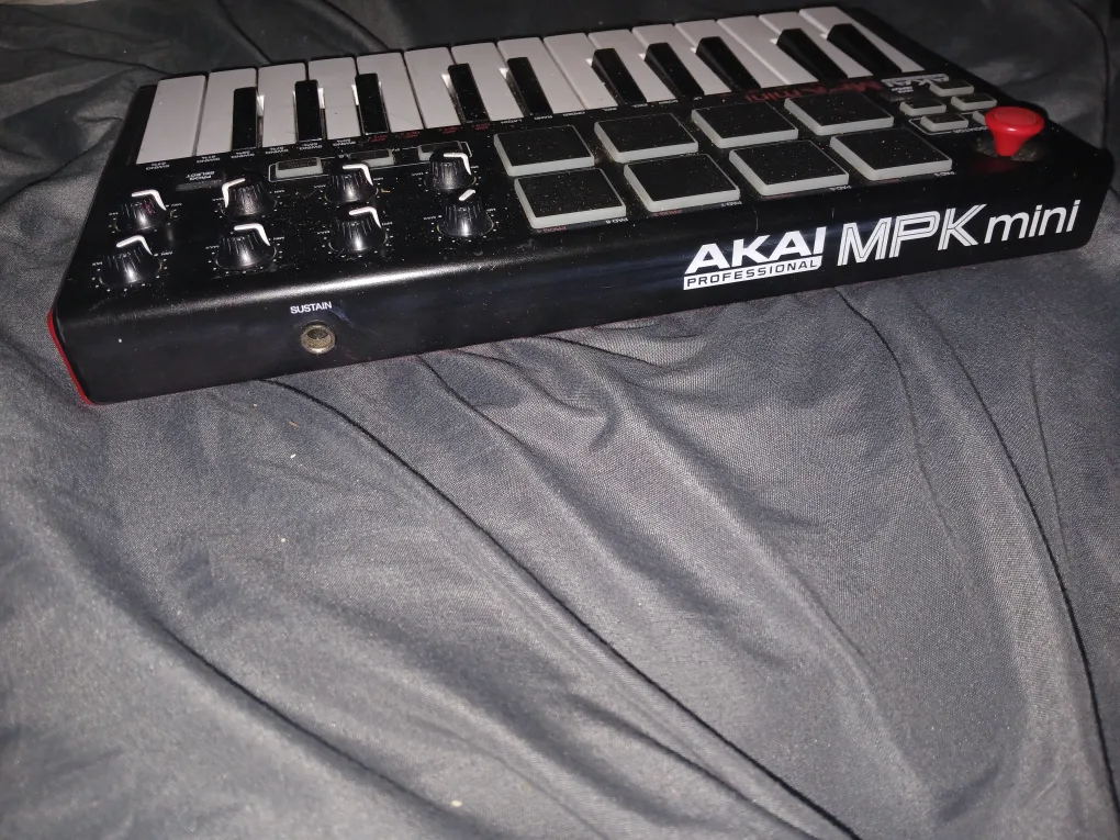Akai MPK Mini MIDI Keyboard Controller image indicator(4)