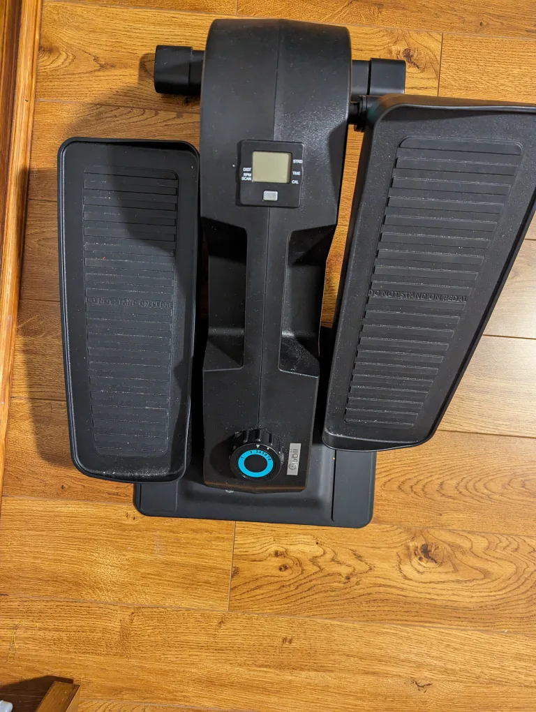 Cubii JR1 Seated Under Desk Elliptical Machine image indicator(2)
