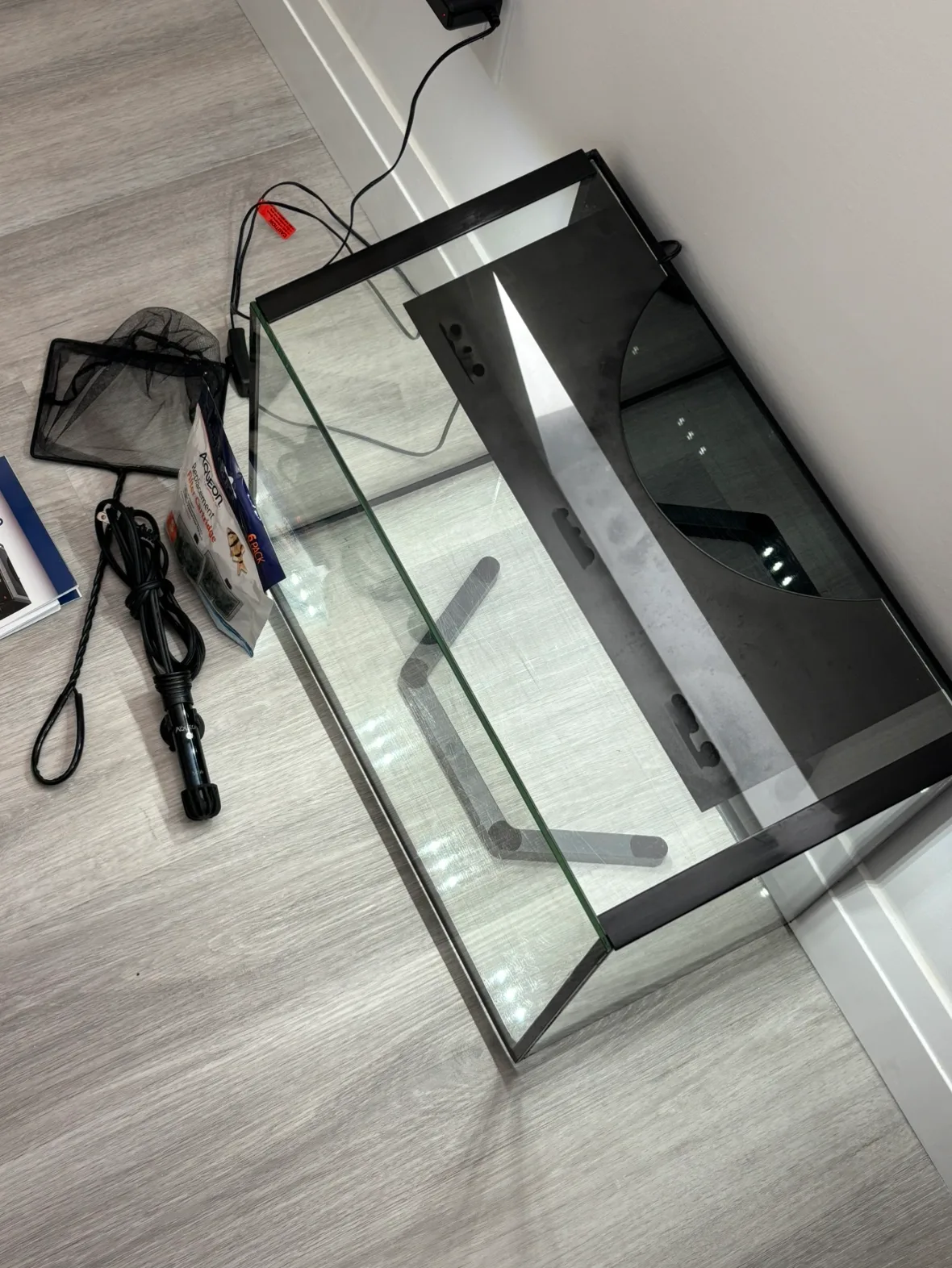 10 gallon fish tank + accessories image indicator(8)