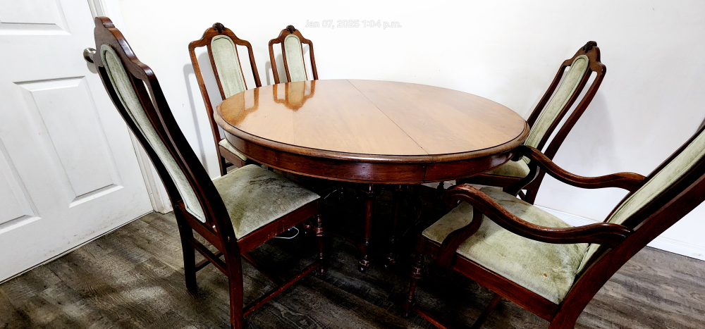 moving sale .Vintage Wooden Dining Table Set with 6 chairs