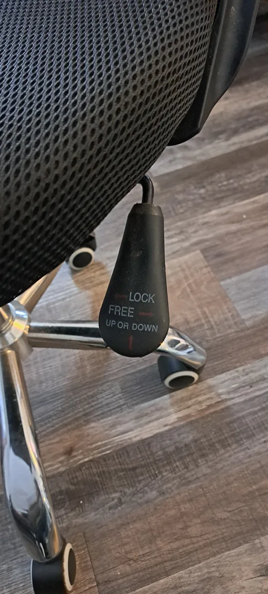 Black Mesh Office Chair with Adjustable Height image indicator(4)