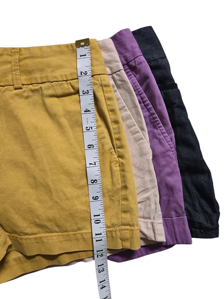 Four pairs of women's shorts bundle image indicator(2)