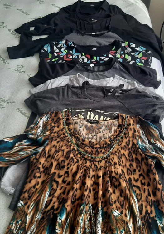 Bundle of 7 Women's Tops & Blouse thumbnail