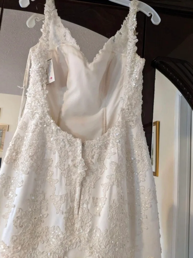 White Jewel Bridal Gown Size 4 image indicator(4)